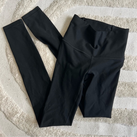 Lululemon High Waisted Full Leggings 2 - Picture 2 of 5